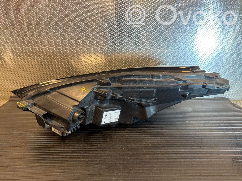 Tesla Model Y Far 