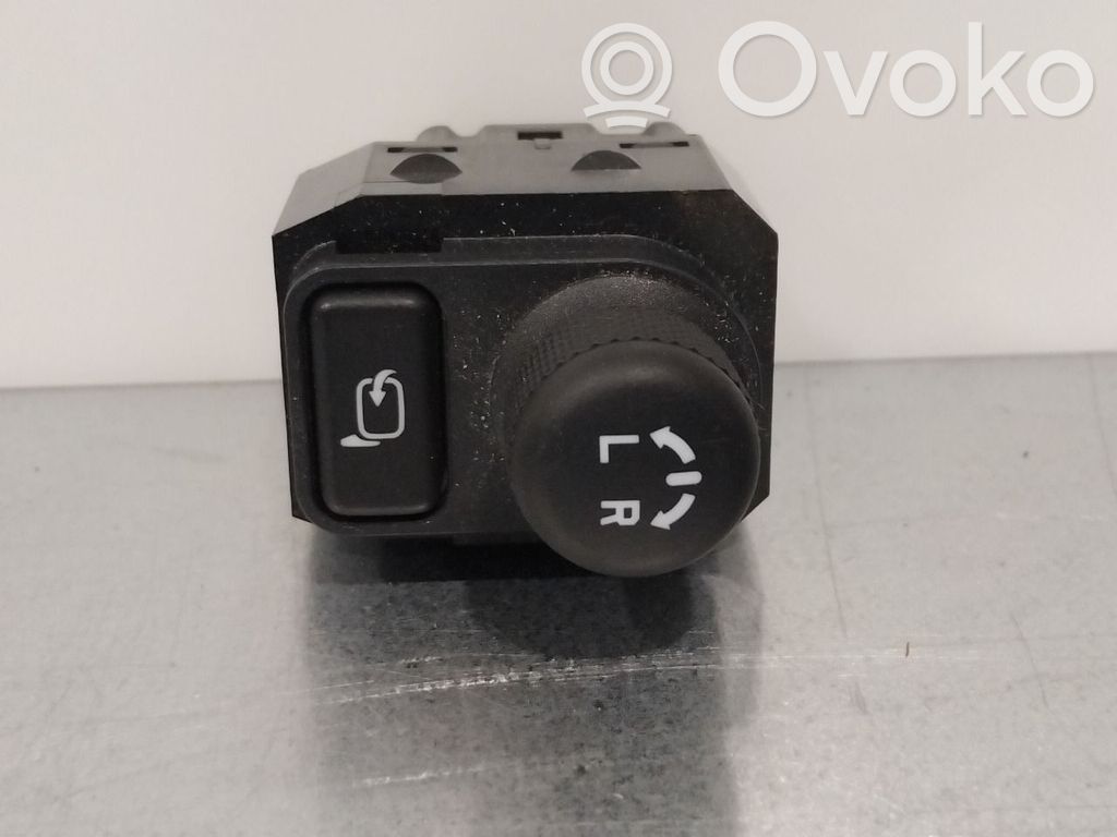 Suzuki Vitara (LY) Wing mirror switch 