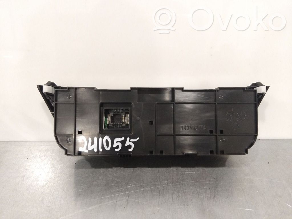 Toyota RAV 4 (XA40) Console centrale, commande chauffage/clim 