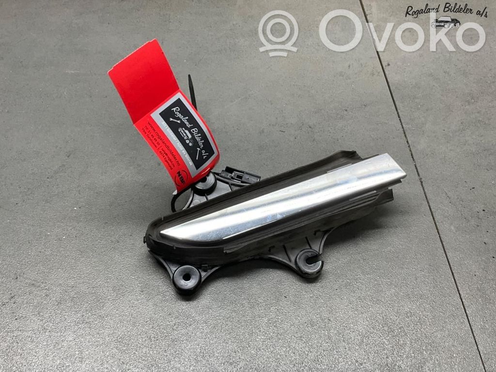 Tesla Model X Manecilla externa puerta delantera