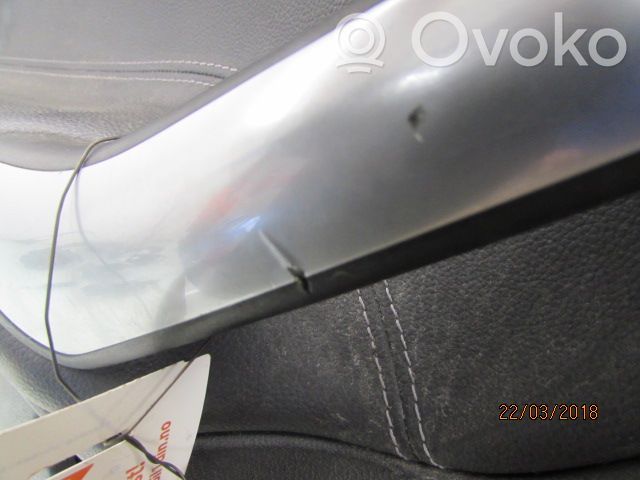 Ford Mondeo MK IV Revestimiento de puerta delantera