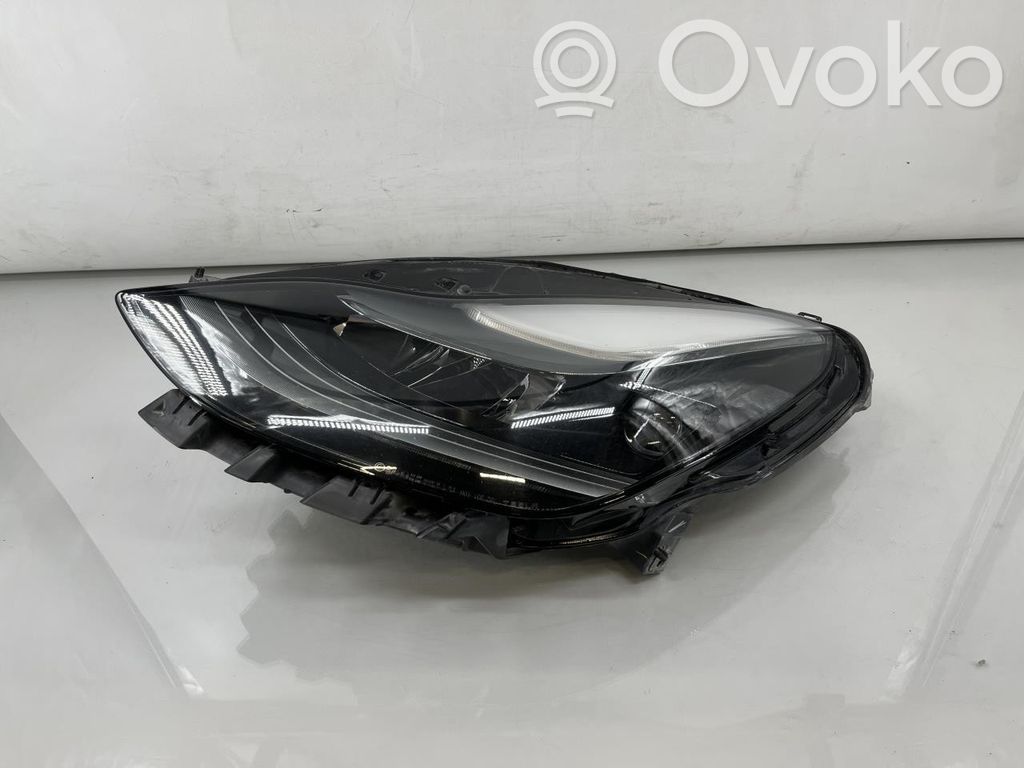 Tesla Model Y Faro/fanale