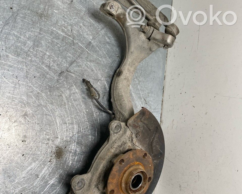 Audi A4 S4 B7 8E 8H Zwrotnica koła przedniego 