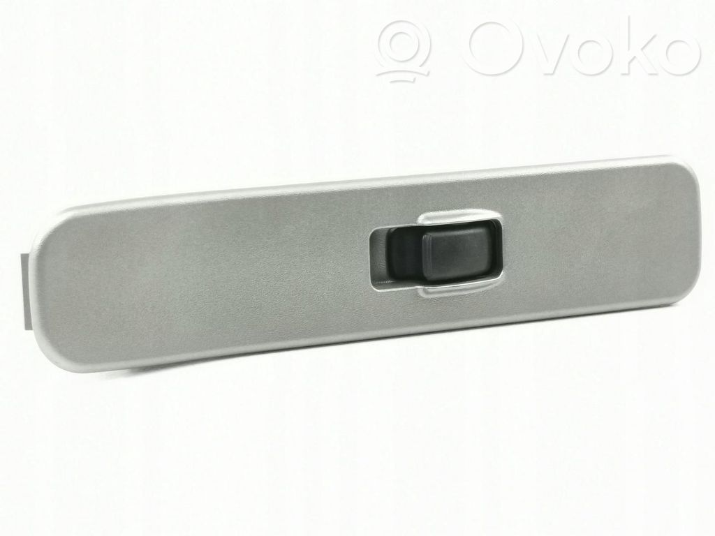 Mitsubishi L200 Quarter vent window switch 