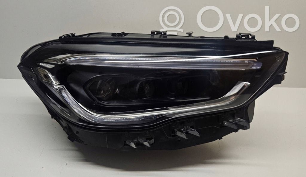 Mercedes-Benz GLA H247 Lampa przednia 