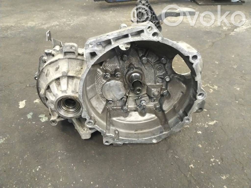 Volkswagen PASSAT B7 Manualna 6-biegowa skrzynia biegów 