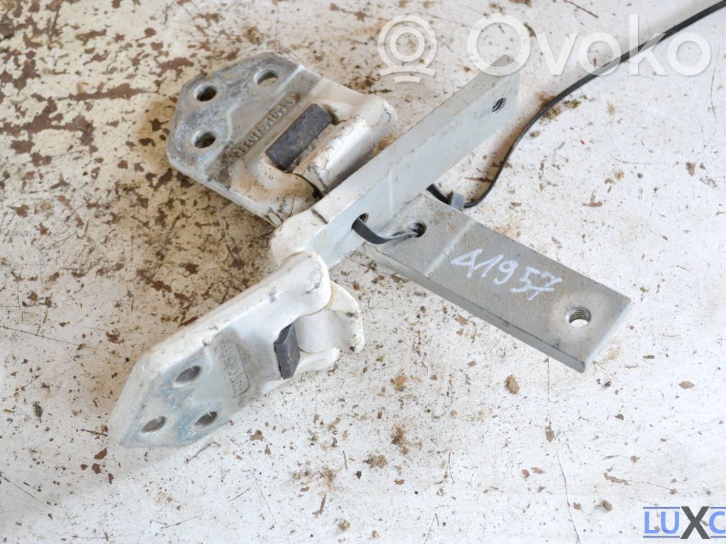 Loading door lower hinge   2K0827151B,ES92