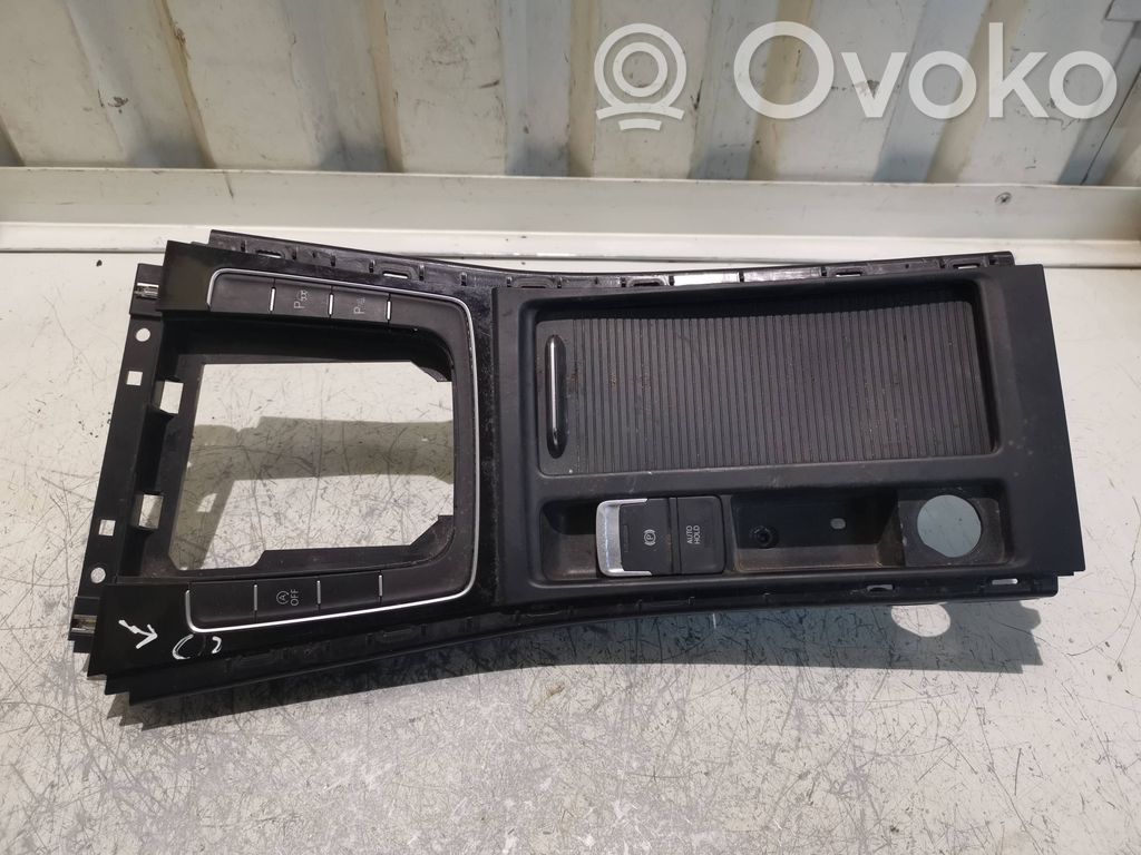 Volkswagen Golf VII Keskikonsoli 