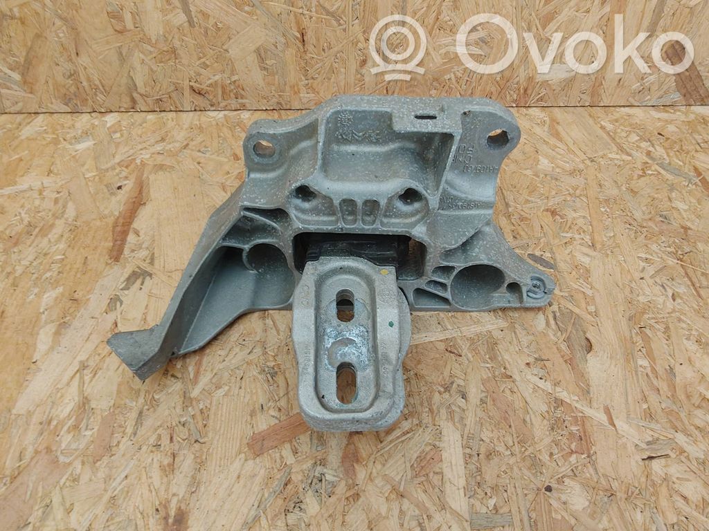 Peugeot 208 II Engine mount bracket 