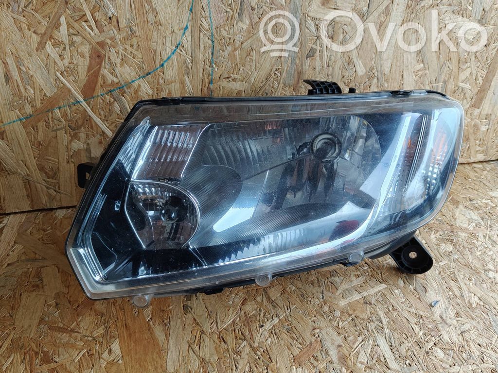 Renault Sandero II Lampa przednia 