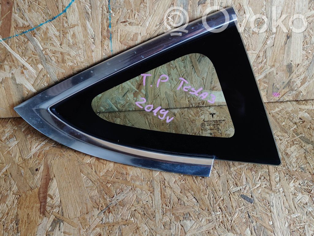 Rear side window   108070600