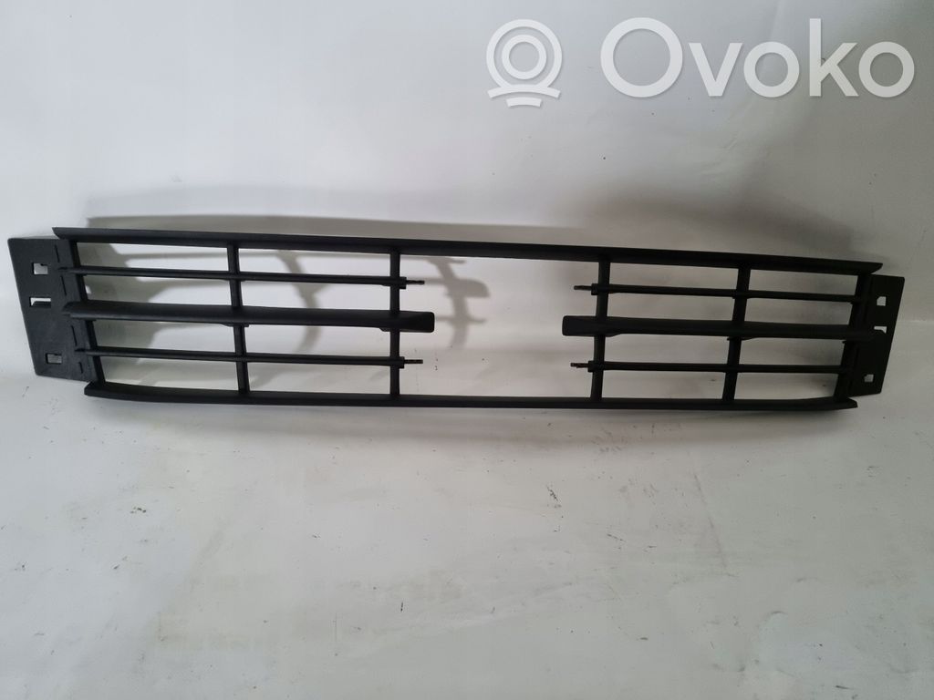 Skoda Fabia Mk3 (NJ) Etupuskurin alempi jäähdytinsäleikkö 