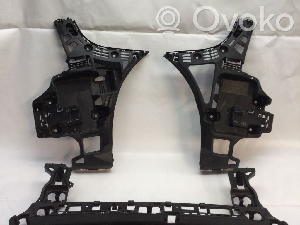 BMW 2 Active Tourer U06 Galinis laikiklis bamperio 