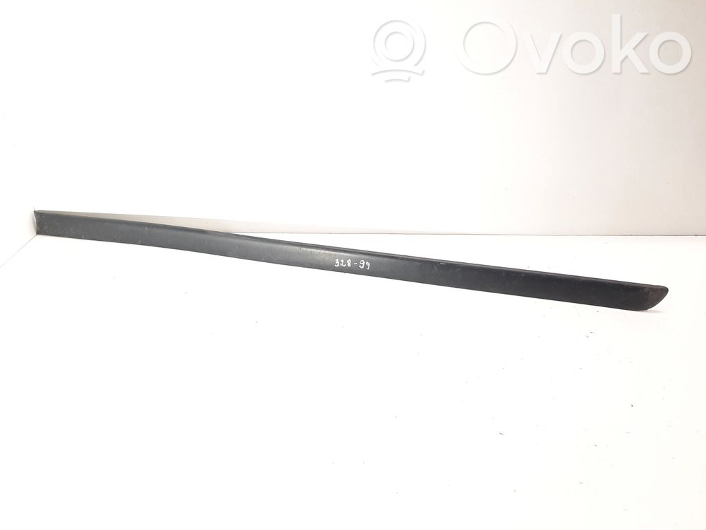 BMW 3 E46 Takaoven lista (muoto) 