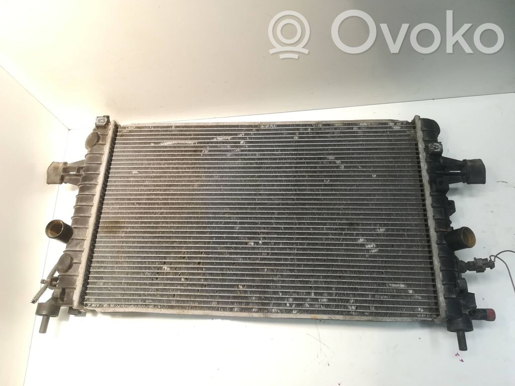 Opel Astra H Coolant radiator 