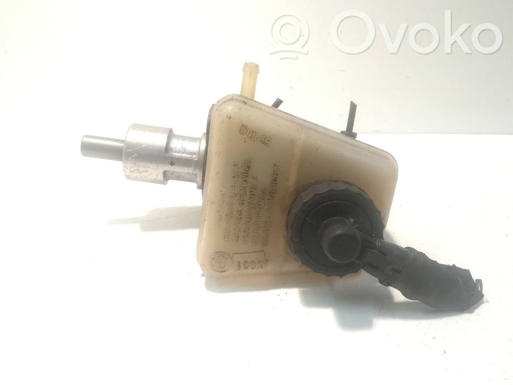 Master brake cylinder
