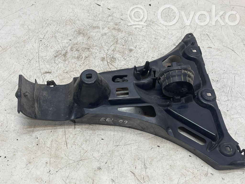 BMW 5 E60 E61 Galinis laikiklis bamperio 