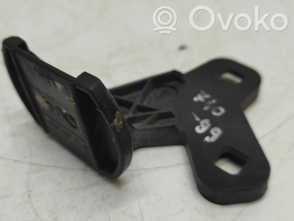 BMW 7 E38 Soporte del parachoques delantero 