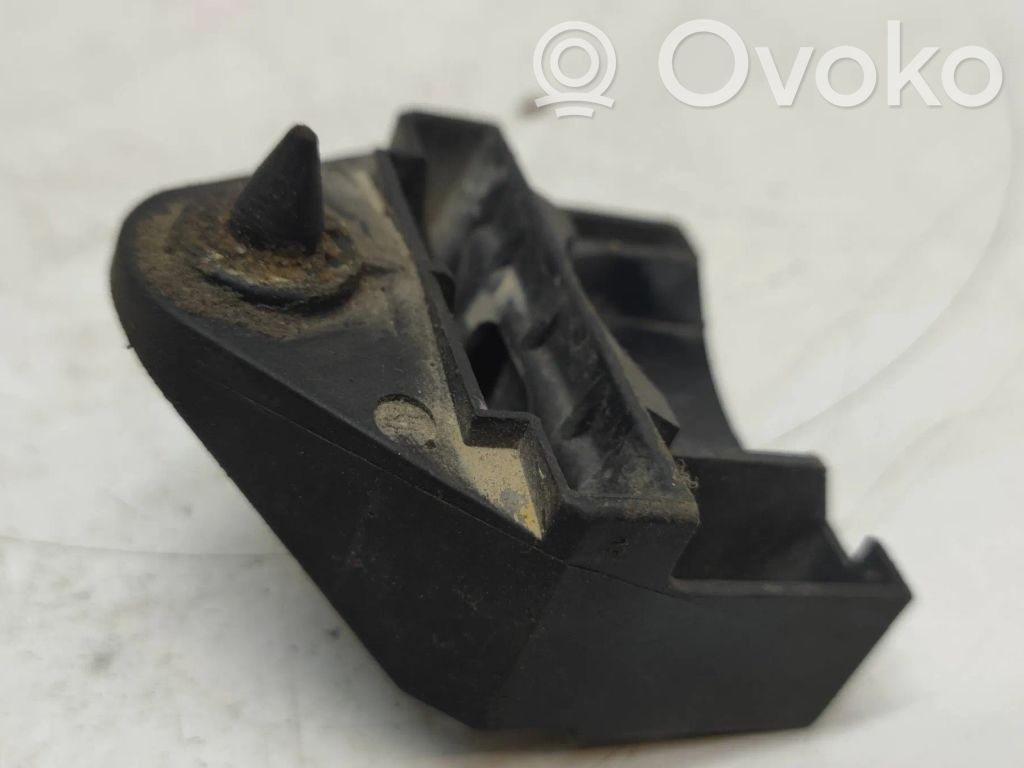 Radiator mount bracket   1723337