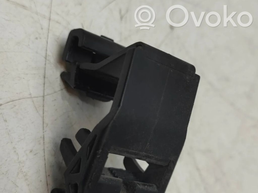 Radiator mount bracket   1723341
