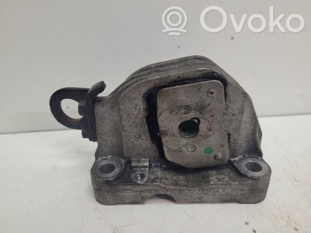 Volvo V70 Engine mount bracket 