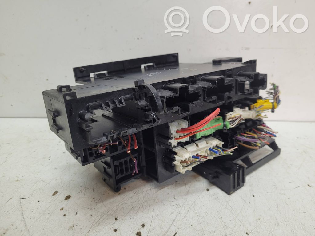 BMW 5 E34 Relay mounting block 