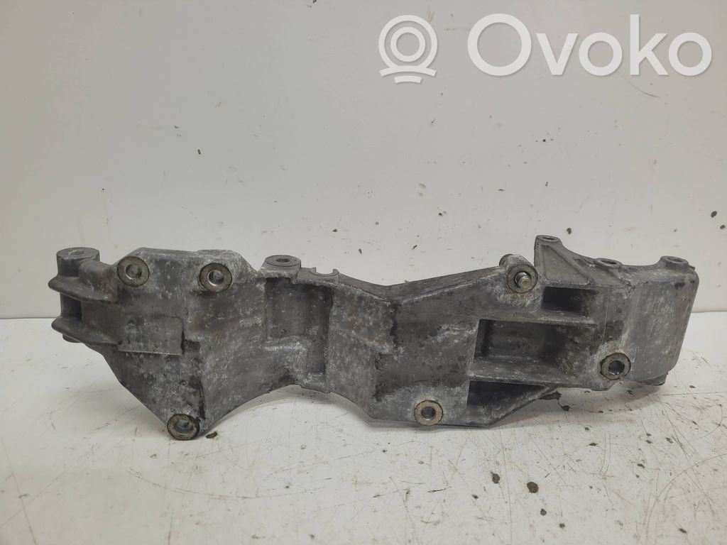 Mercedes-Benz Vito Viano W638 Generator/alternator bracket 