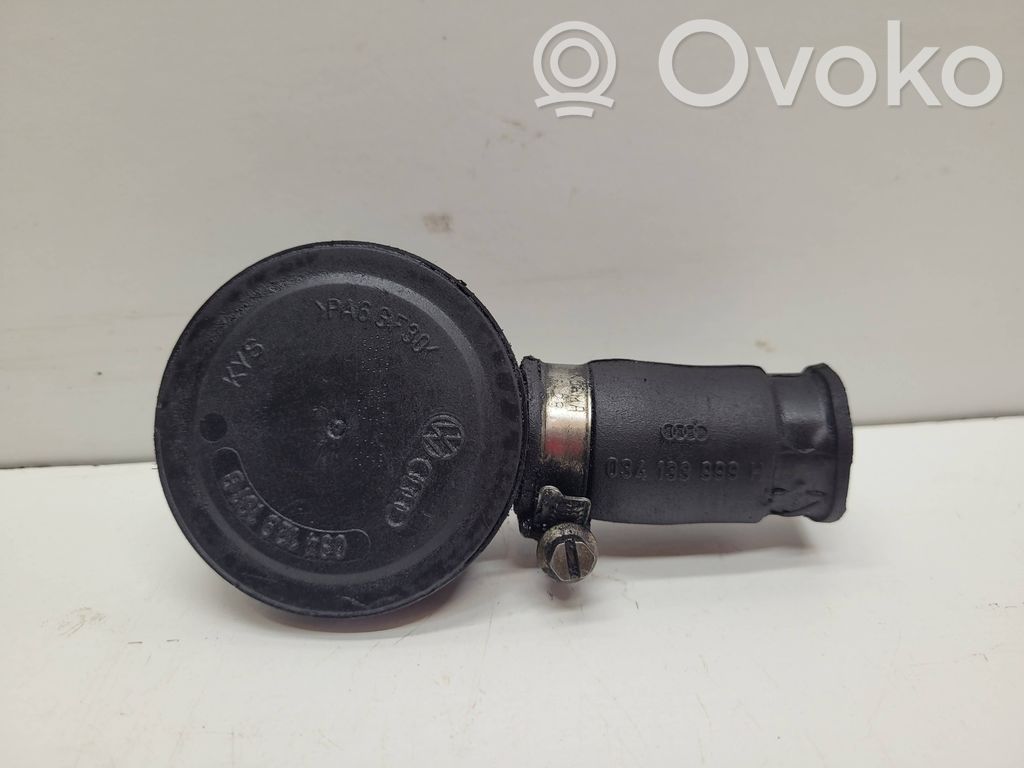 Audi A4 S4 B5 8D Válvula respiradora 
