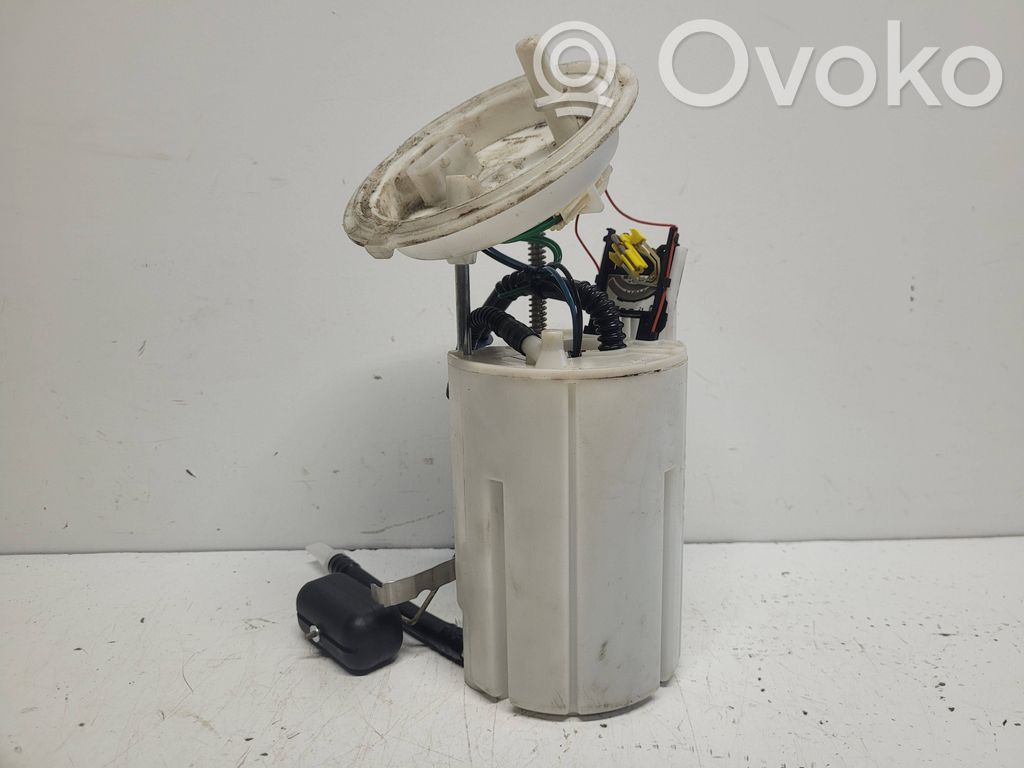 Bomba interna de combustible   6764141