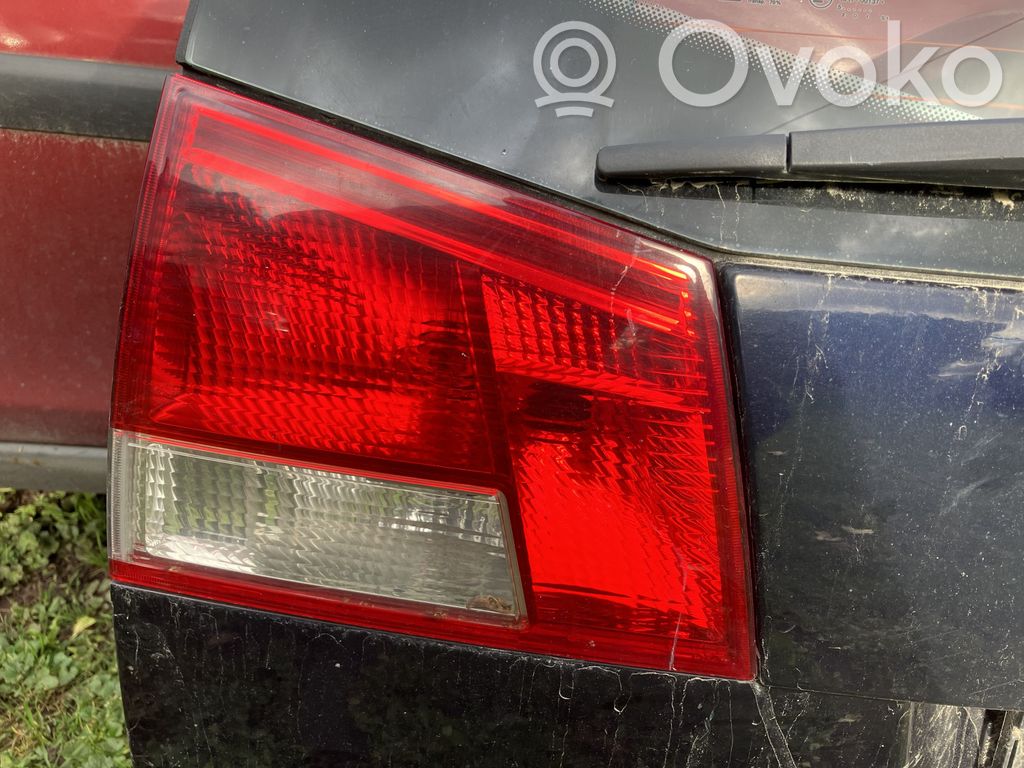 Tailgate rear/tail lights