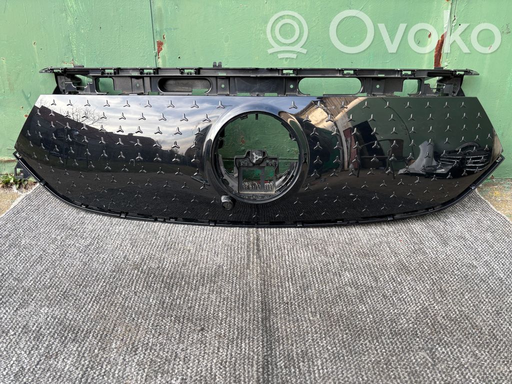 Mercedes-Benz EQA Etusäleikkö 