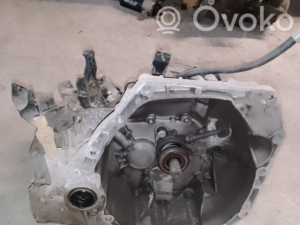 Dacia Duster Manual 5 speed gearbox 