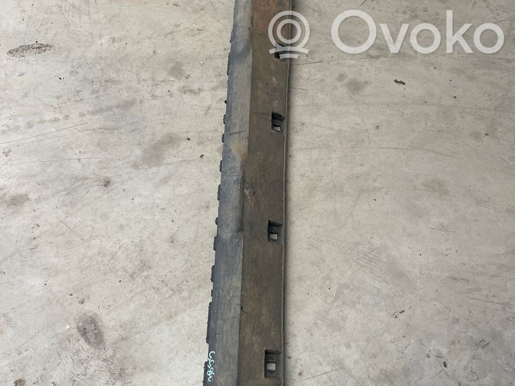 Front sill (body part)