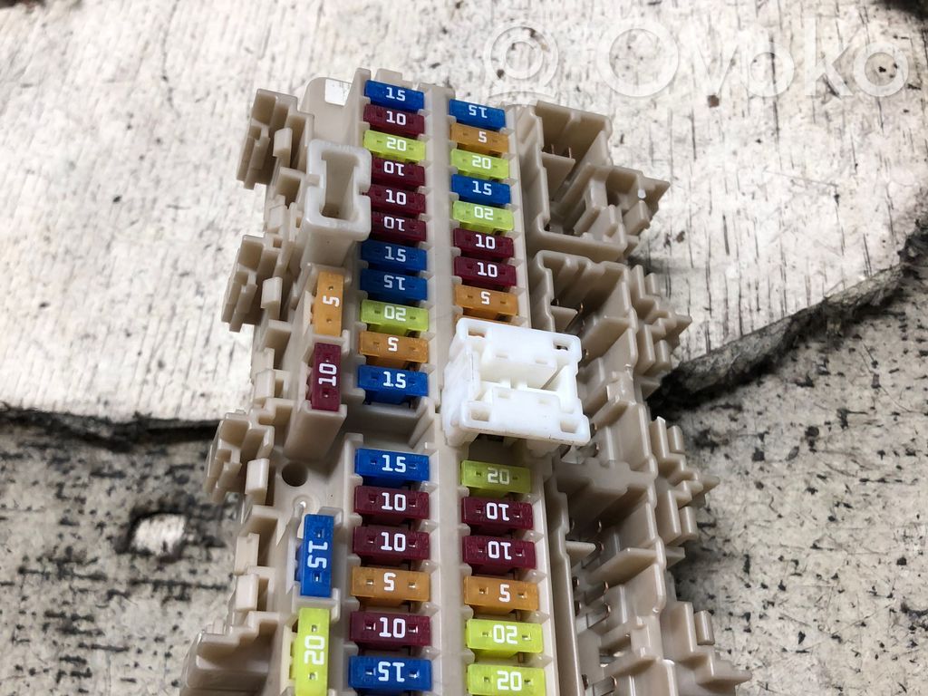 Nissan X-Trail T30 Fuse module 
