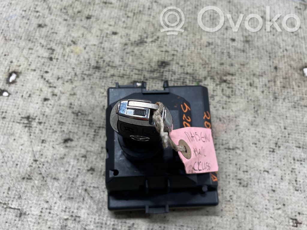 Mercedes-Benz C W204 Ignition lock 