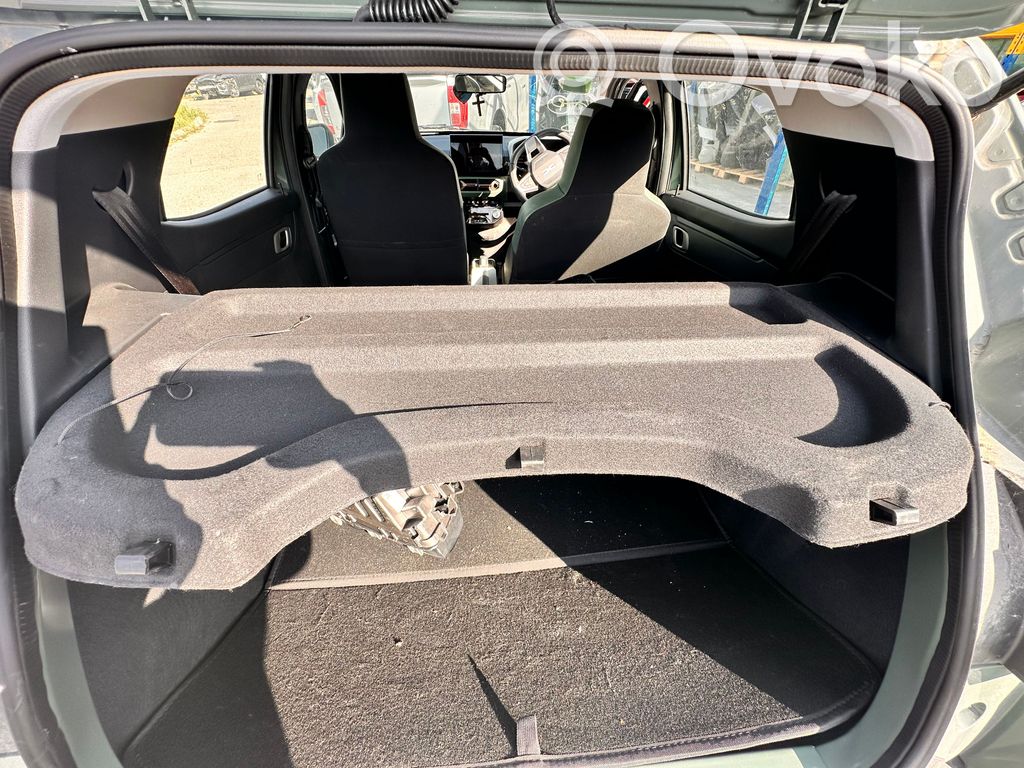 Dacia Spring Aizmugurējā palodze 