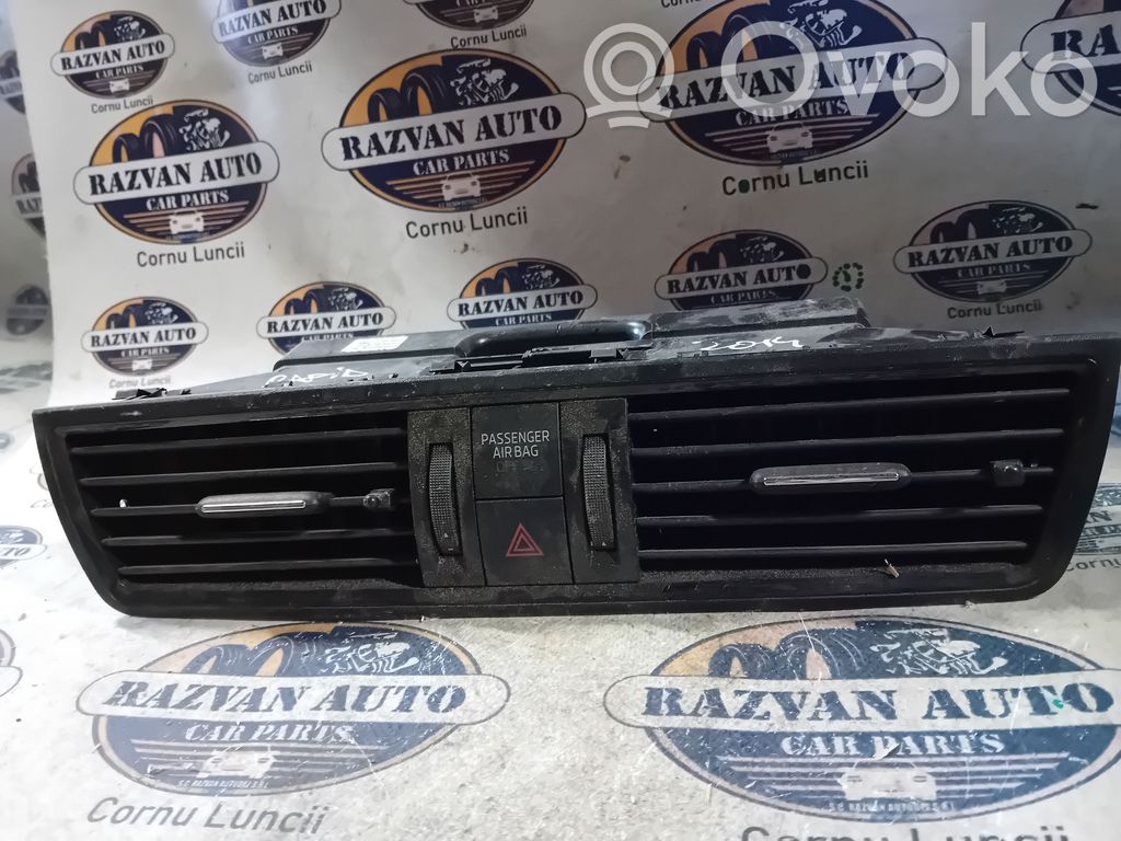 Skoda Rapid (120G, 130G, 135G) Centrinės oro grotelės 