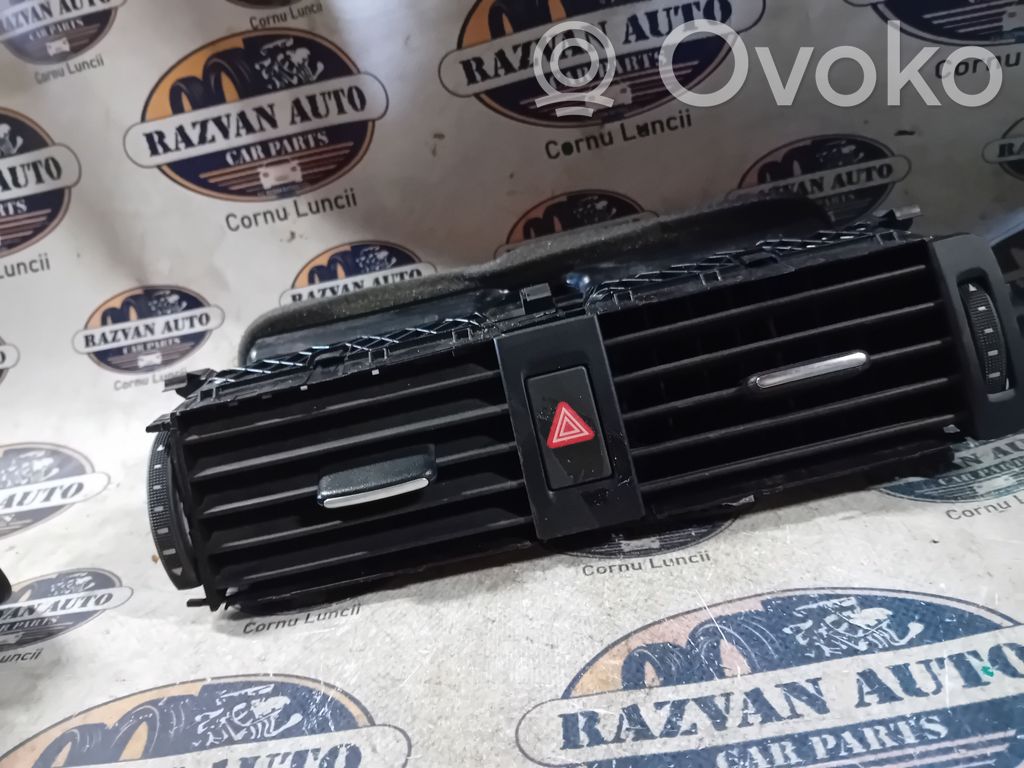 Volkswagen Jetta I Dysze / Kratki środkowego nawiewu deski rozdzielczej 