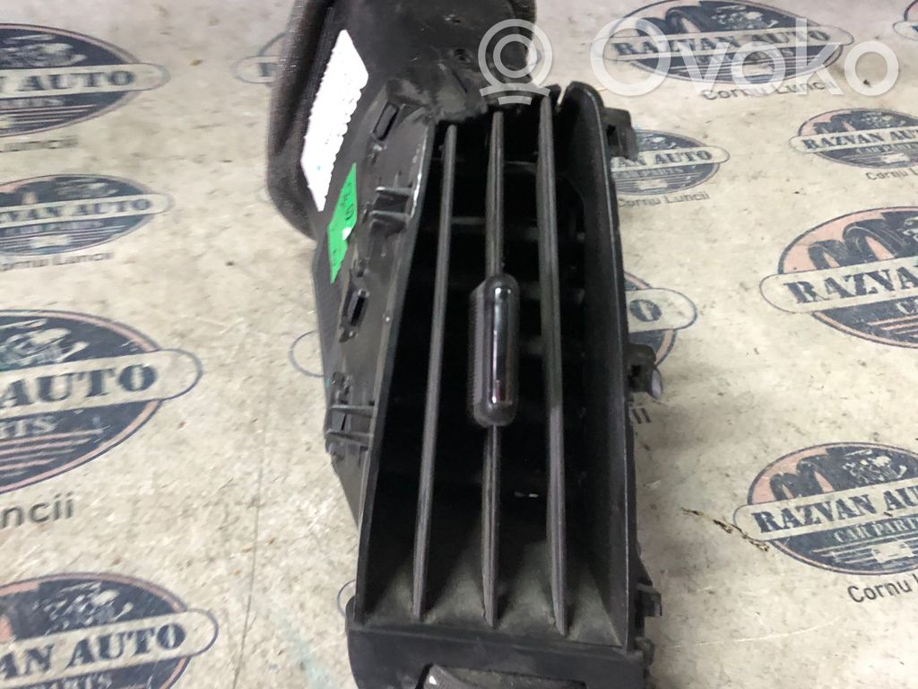 Vauxhall Astra J Centrālais gaisa ventilācijas režģis 