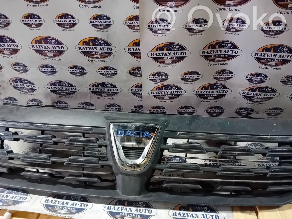 Dacia Sandero Grille inférieure de pare-chocs avant 