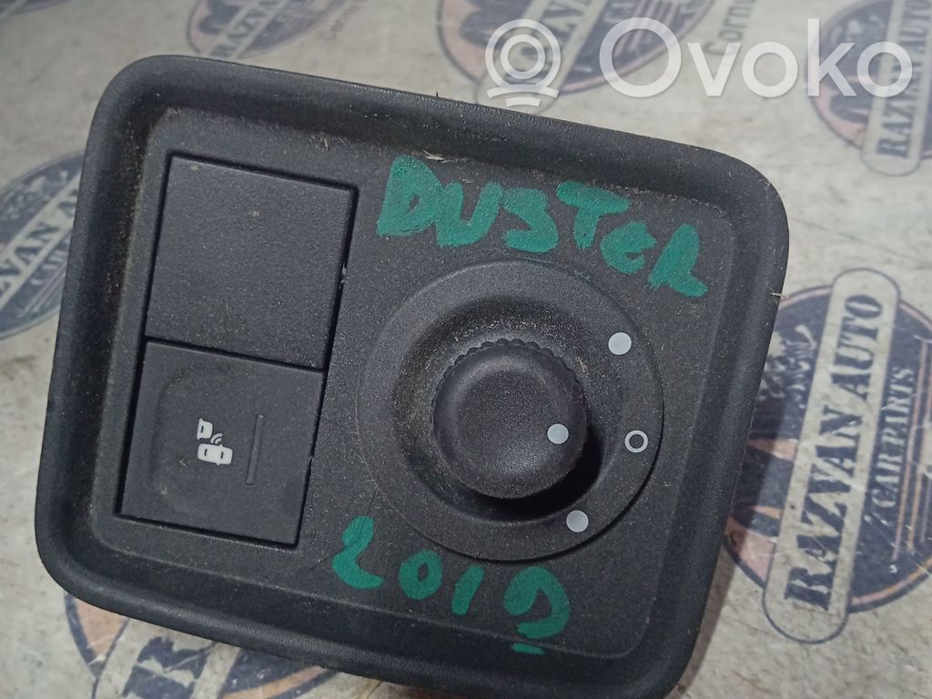 Dacia Duster Przycisk regulacji lusterek bocznych 