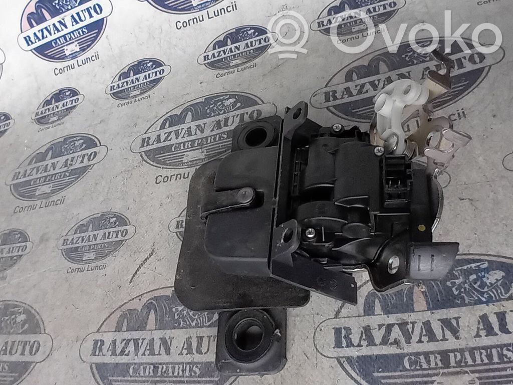 Skoda Rapid (120G, 130G, 135G) Spoleris aizmugurējam logam 