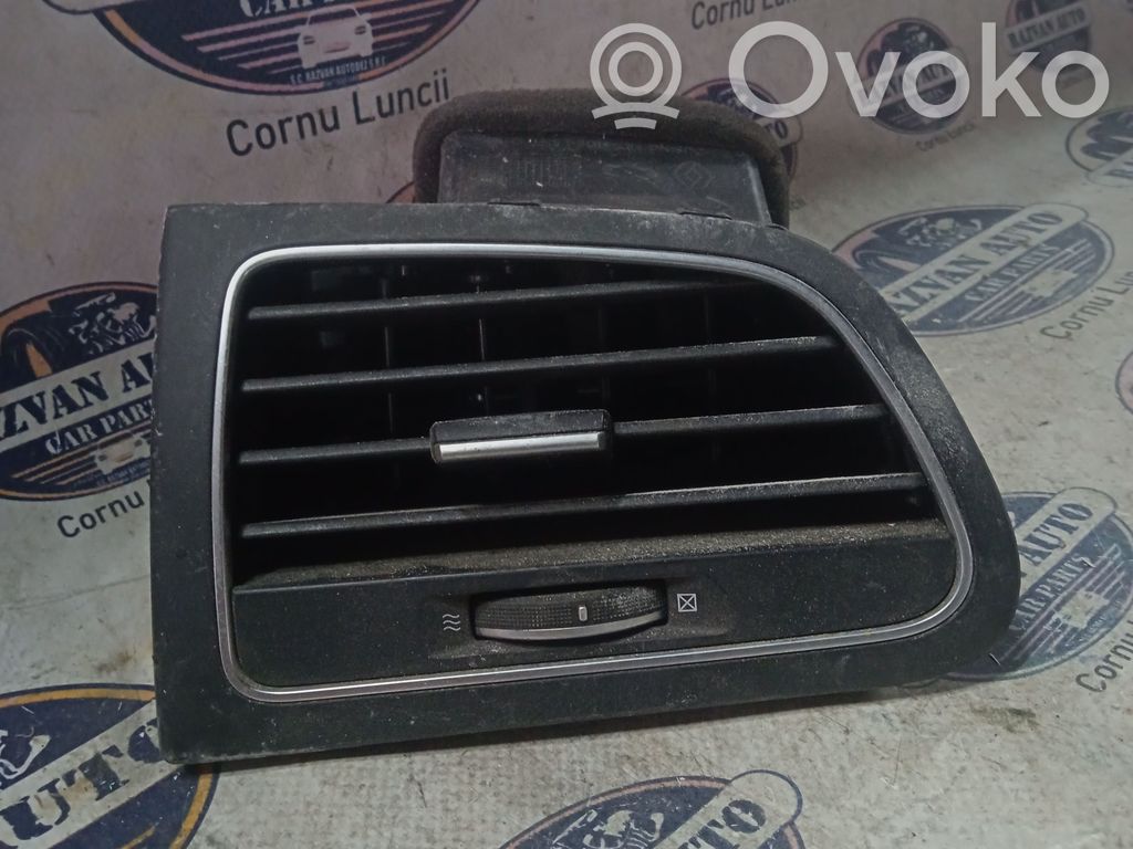 Renault Megane IV Centrālais gaisa ventilācijas režģis 