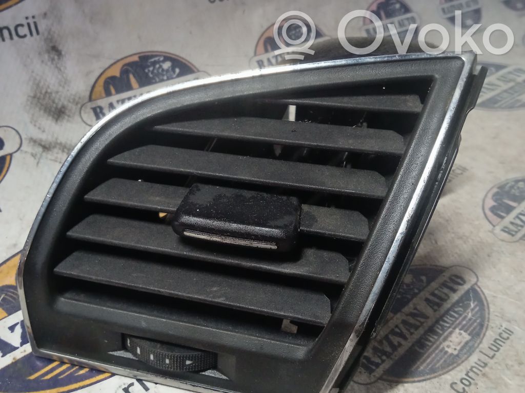 Skoda Fabia Mk3 (NJ) Dysze / Kratki środkowego nawiewu deski rozdzielczej 