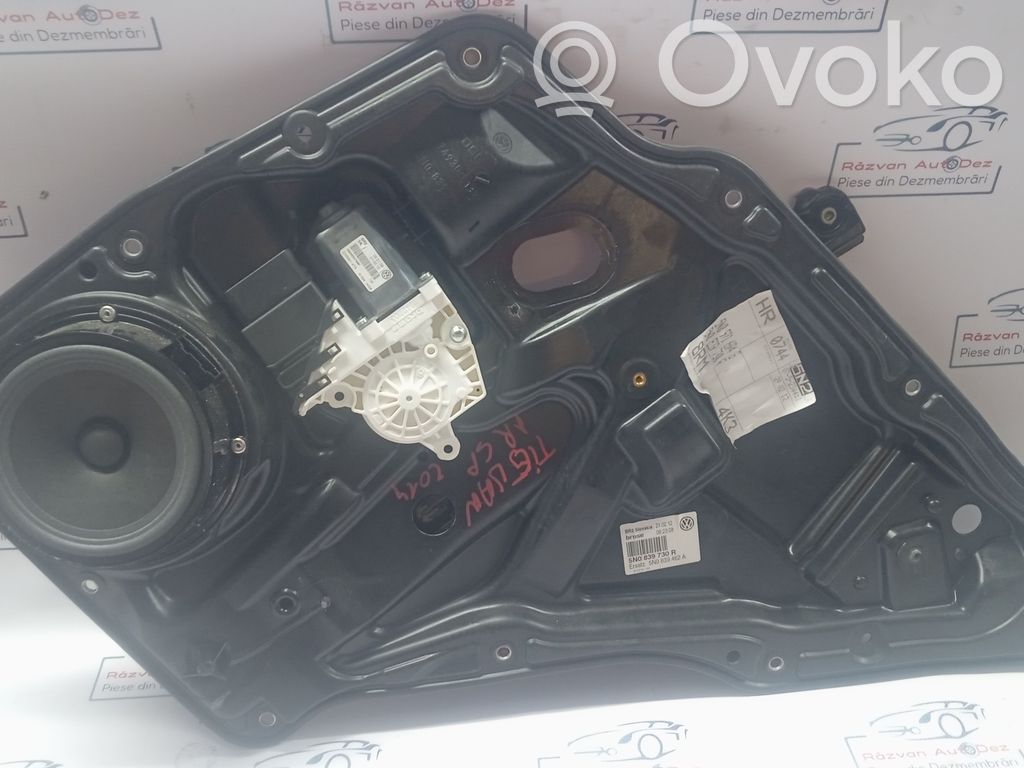 Dacia Duster Rear door window regulator with motor 