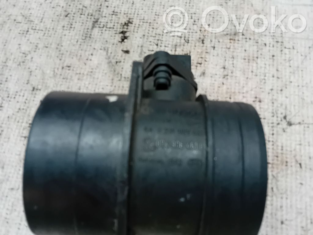 Volkswagen PASSAT B6 Przepływomierz masowy powietrza MAF 