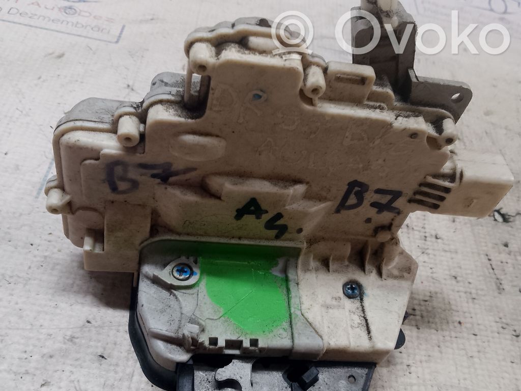 Audi A4 S4 B7 8E 8H Zamek drzwi tylnych 