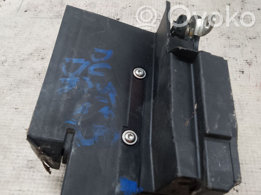 Dacia Duster Rear door lock 