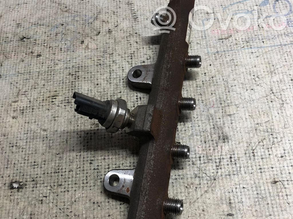 Dacia Duster Tuyau de conduite principale de carburant 