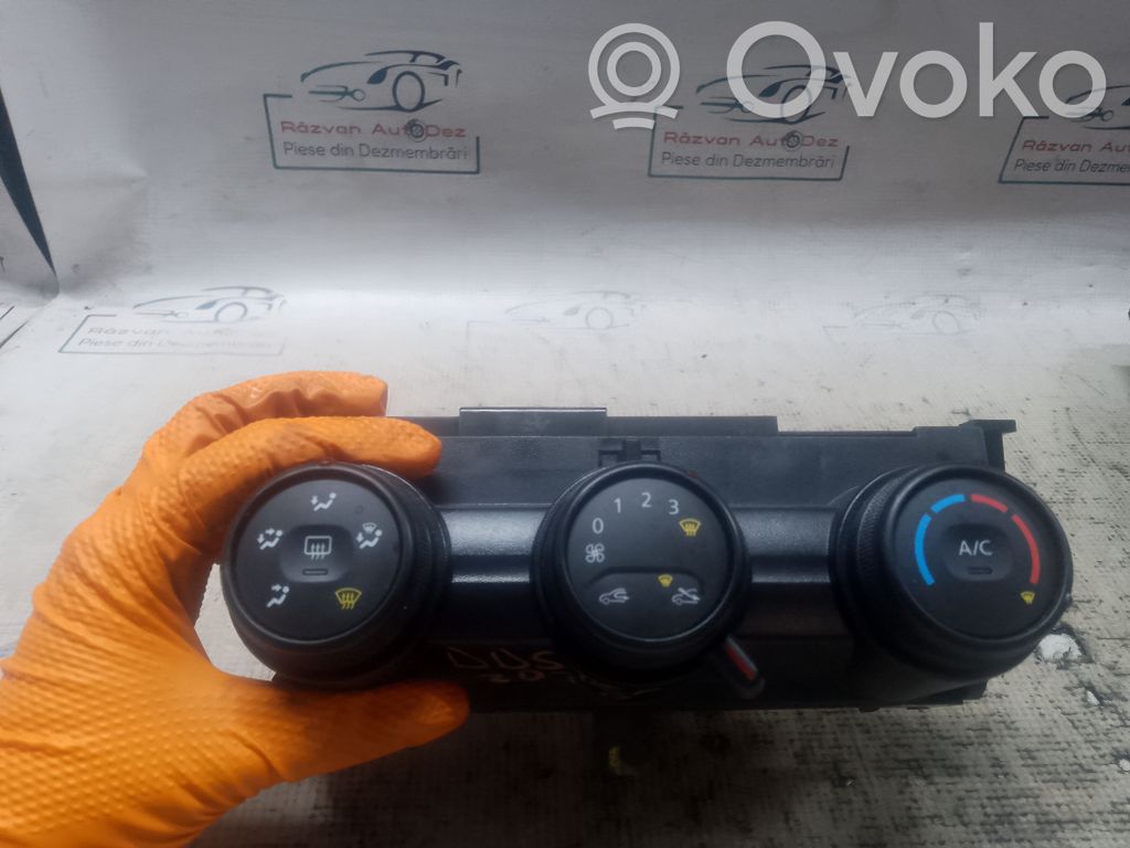 Dacia Duster Climate control unit 